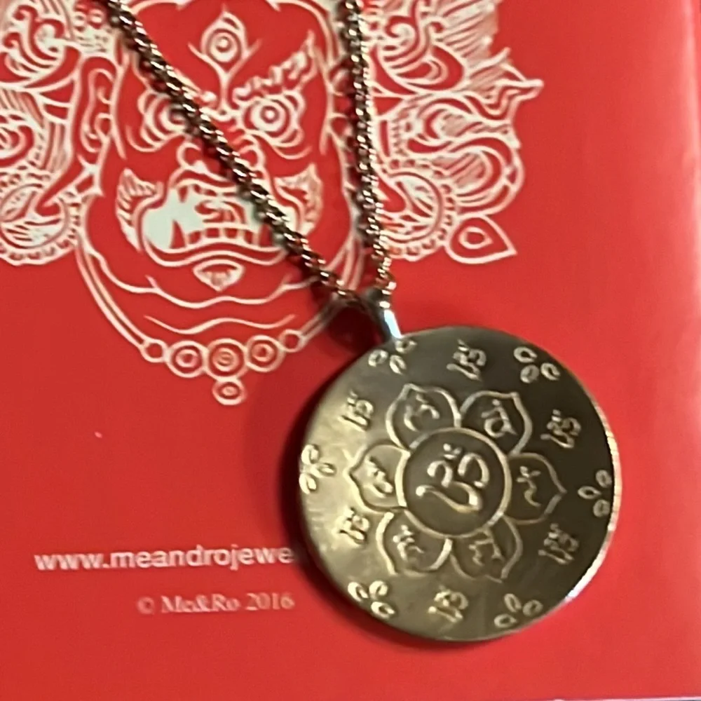 Vintage Me & Ro 10K LARGE Chakra Om Flower Pendant Necklace 18” - Picture 3 of 12